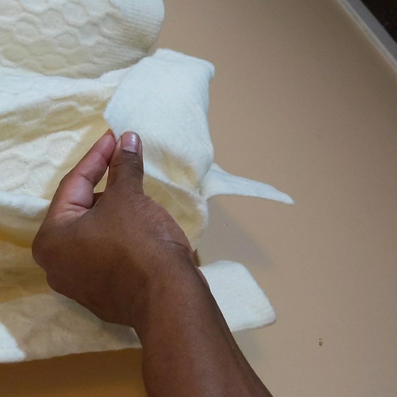 Joe Fresh| NWT Off-White Textured Patterned Crew Neck Sweater With Side Slit - Picture 4 of 14